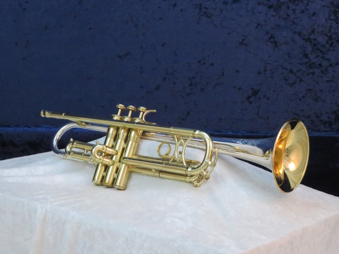 King Silversonic Two Tone Trumpet 1960's Serial #380633 King Silversonic Two Tone Trumpet 1960's Serial #380633